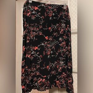 Kathy Lee woman floral print skirt with ruffle at hem